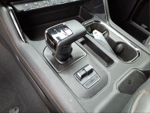 Used 2024 GMC Sierra 1500 AT4 w/ Technology Package image 19