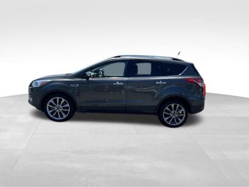 Used 2015 Ford Escape SE w/ SE Chrome Package FWD image 4