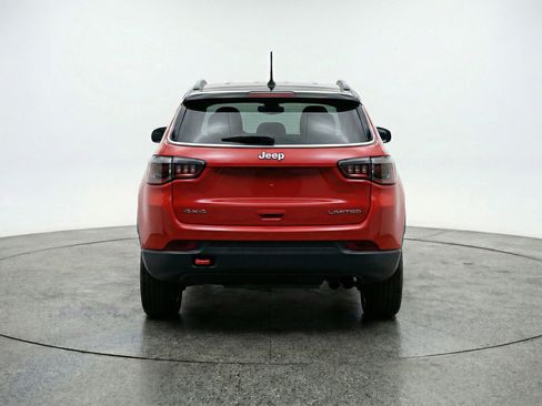 Used 2025 Jeep Compass Trailhawk image 7