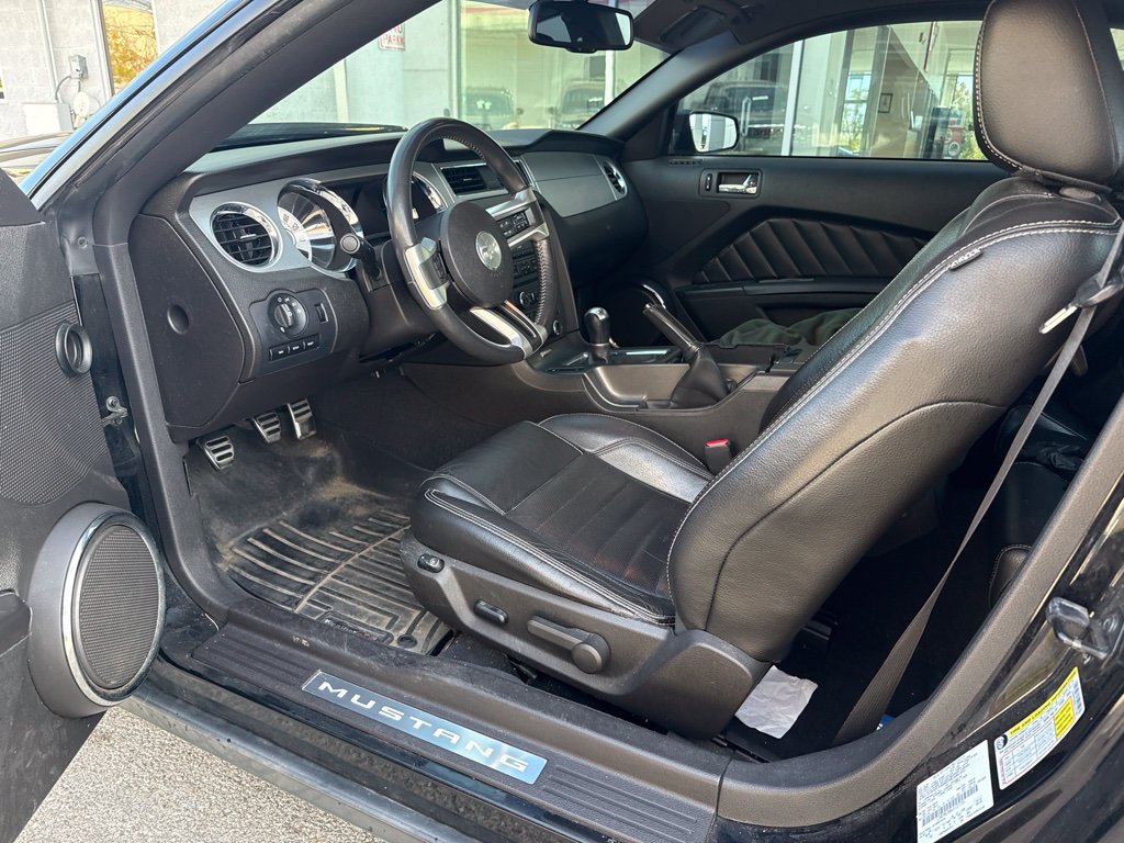 Used 2010 Ford Mustang GT RWD image 5