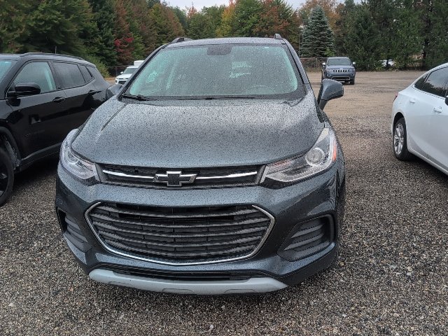 Used 2021 Chevrolet Trax LT w/ LT Convenience Package AWD/4WD image 2