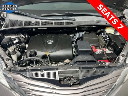 Used 2017 Toyota Sienna LE image 29