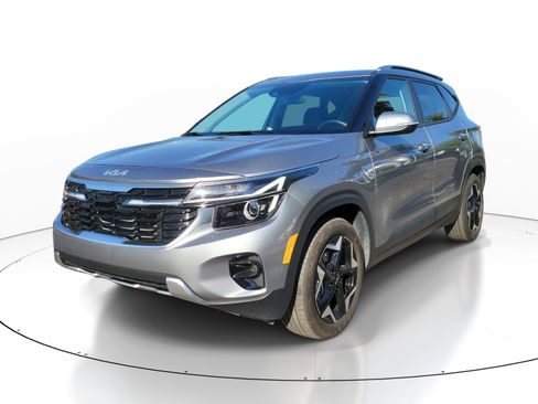 Used 2025 Kia Seltos S FWD image 3