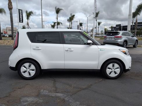 Used 2015 Kia Soul EV FWD image 2
