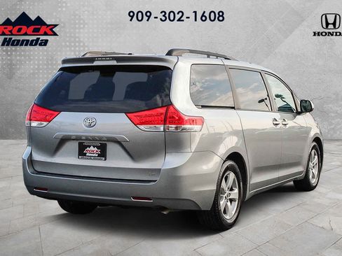 Used 2013 Toyota Sienna LE image 4