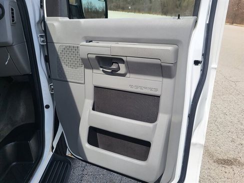 Used 2014 Ford E-350 and Econoline 350 XLT image 28