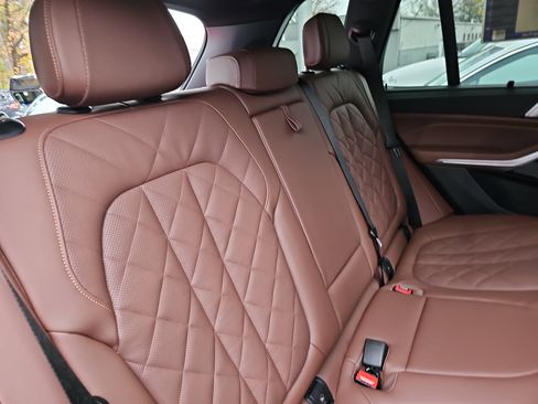 Used 2026 BMW X5 xDrive40i w/ Executive Package image 12