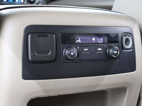 Used 2016 Chevrolet Suburban LT image 32