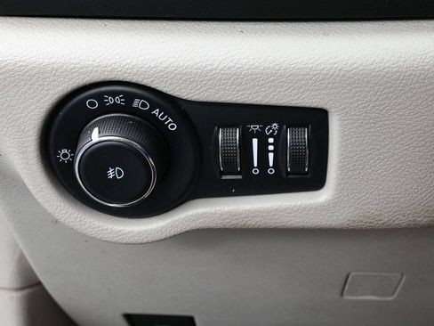 Used 2022 Chrysler Pacifica Touring-L FWD image 33