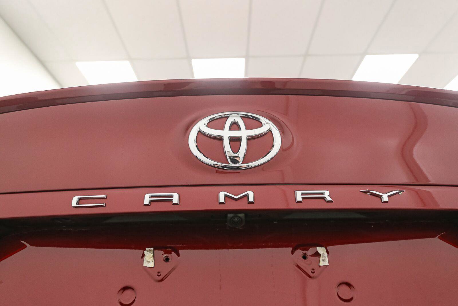 Used 2018 Toyota Camry SE FWD image 11