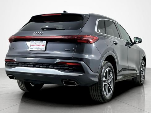 Used 2025 Audi Q5 Premium w/ Convenience Package image 5