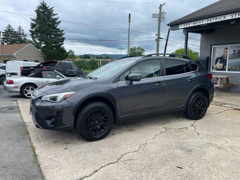 Used 2023 Subaru Crosstrek 2.5i Limited AWD/4WD image 4