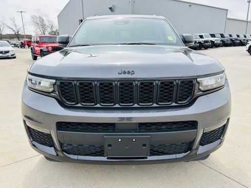 Used 2023 Jeep Grand Cherokee L Limited w/ Black Appearance Package image 39