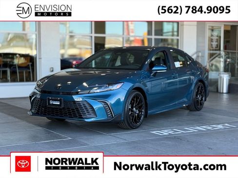 New 2026 Toyota Camry SE image 1