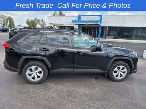 Used 2021 Toyota RAV4 LE image 6