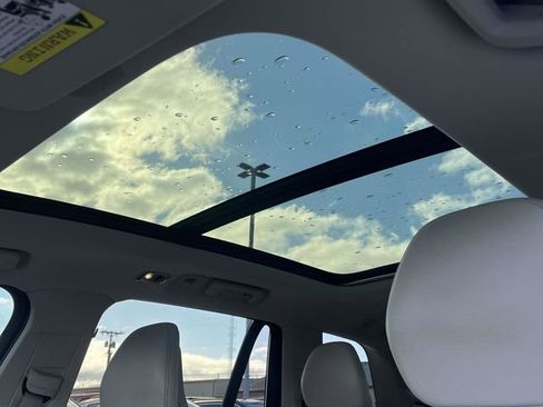 Used 2021 Volvo XC90 T6 Momentum image 14