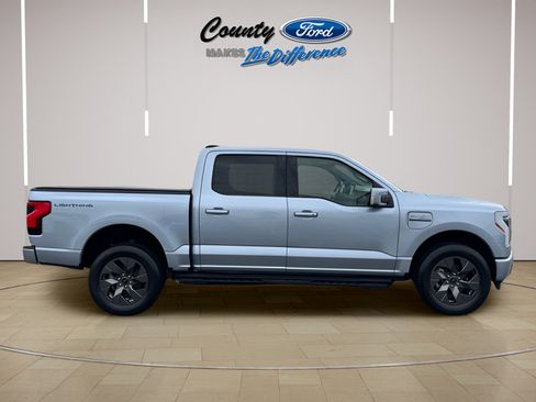 Used 2022 Ford F150 Lightning Lariat AWD/4WD image 8