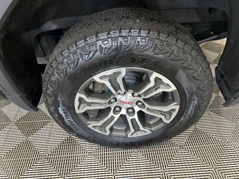 Used 2025 GMC Sierra 1500 SLT image 11