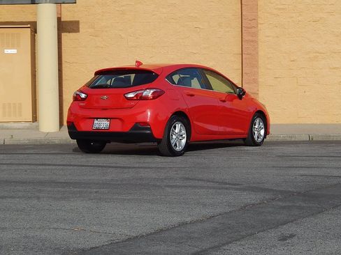 Used 2017 Chevrolet Cruze LT w/ Convenience Package image 5
