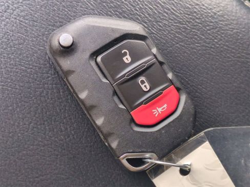 Used 2020 Jeep Wrangler Unlimited Sahara image 34