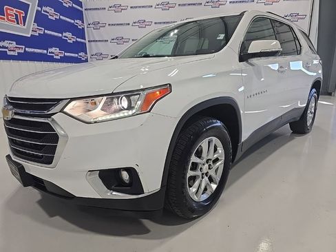 Used 2020 Chevrolet Traverse LT image 3