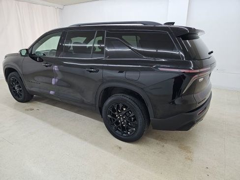 Used 2024 Chevrolet Traverse LT w/ Midnight/Sport Edition FWD image 17