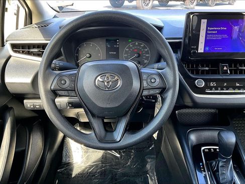 Used 2025 Toyota Corolla LE FWD image 5