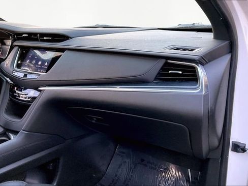 Used 2025 Cadillac XT5 Premium Luxury image 18