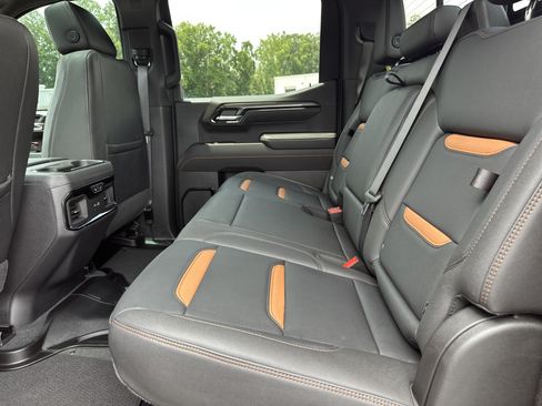 Used 2025 GMC Sierra 1500 AT4 w/ AT4 Premium Package AWD/4WD image 21