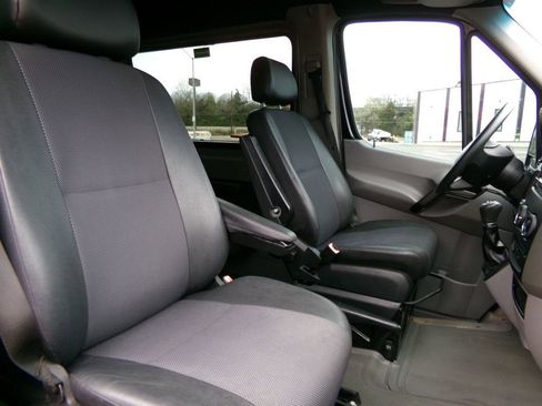 Used 2015 Mercedes-Benz Sprinter 2500 image 14