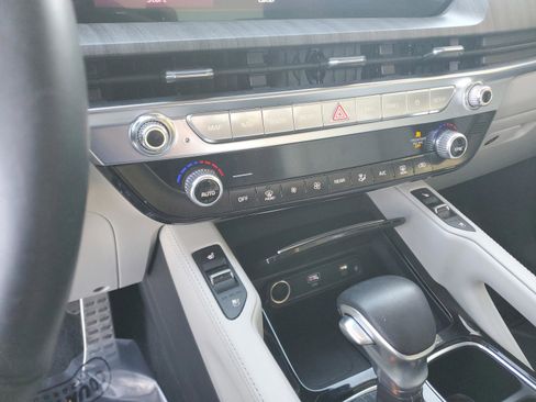 Certified 2024 Kia Telluride SX image 17