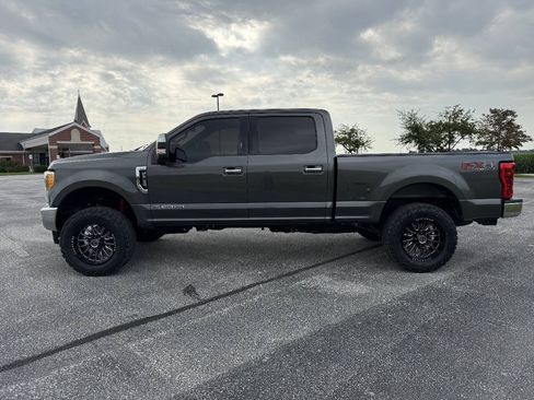 Used 2017 Ford F250 XLT w/ XLT Premium Package AWD/4WD image 11