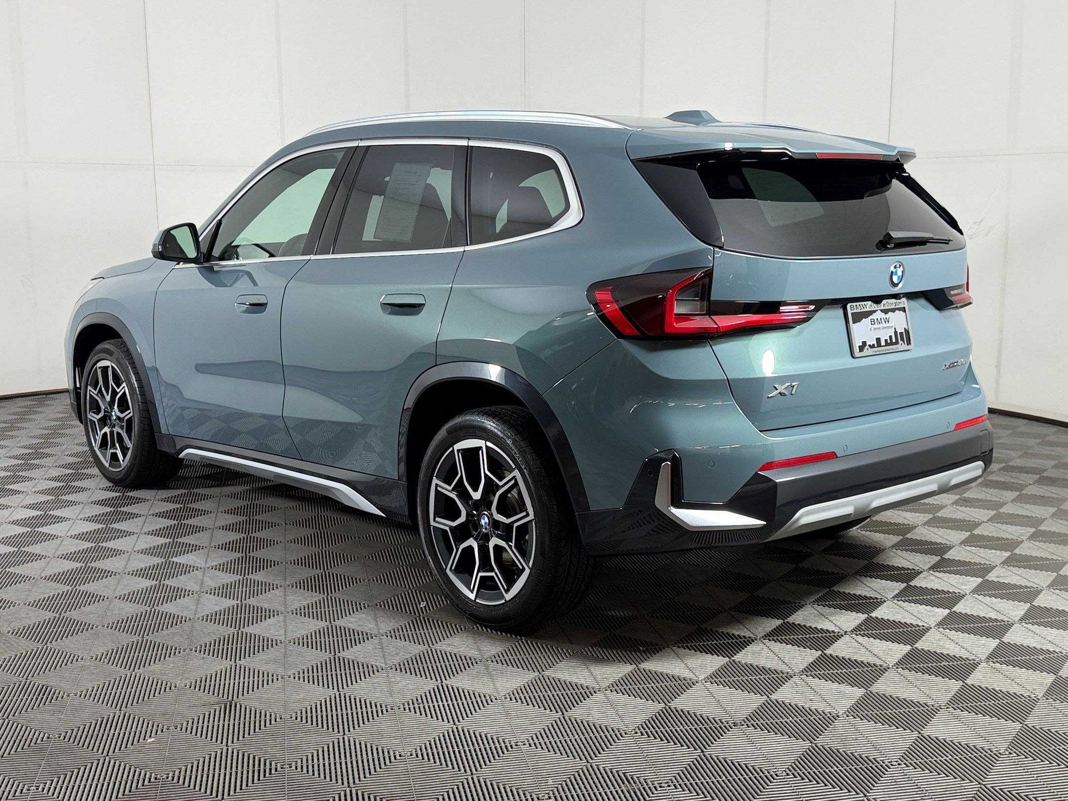 Used 2026 BMW X1 xDrive28i w/ Technology Package AWD/4WD image 3