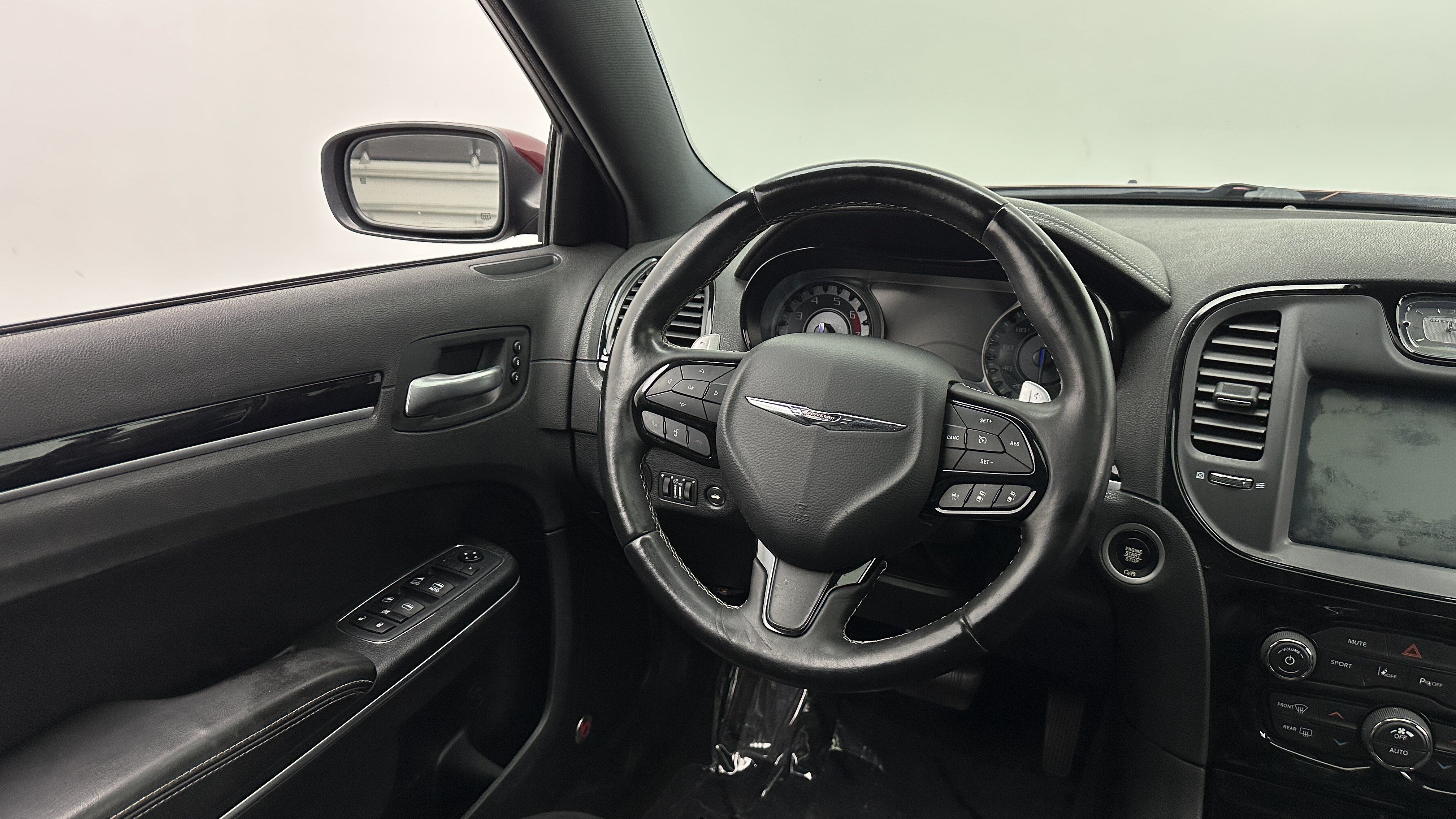 Used 2018 Chrysler 300 S w/ 300S Premium Group RWD image 36
