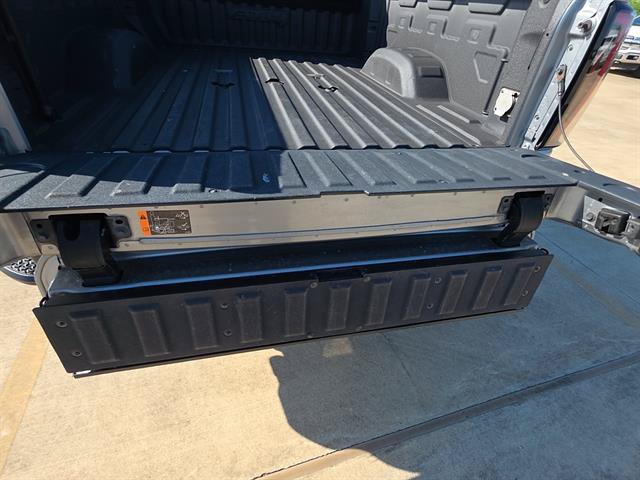 Used 2024 GMC Sierra 2500 AT4 w/ AT4 Premium Plus Package AWD/4WD image 11