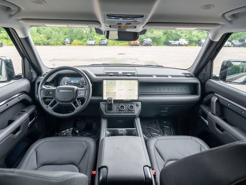 Used 2026 Land Rover Defender 110 X-Dynamic SE AWD/4WD image 18