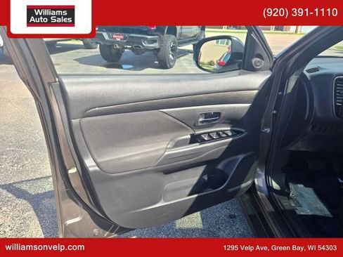 Used 2018 Mitsubishi Outlander LE AWD/4WD image 10