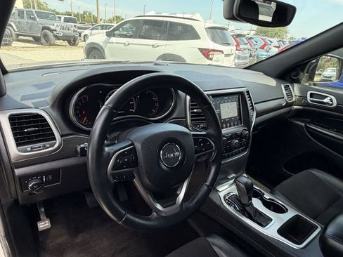 Used 2018 Jeep Grand Cherokee Laredo RWD image 18