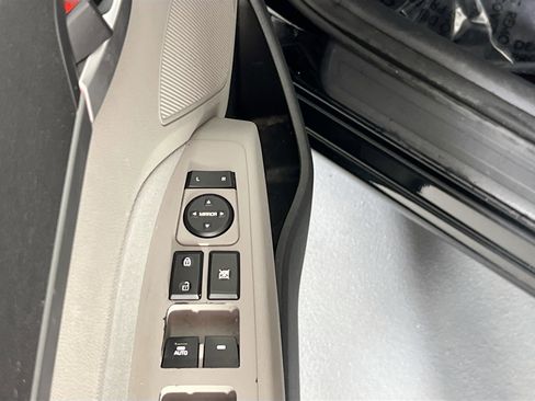 Used 2019 Hyundai Elantra Value Edition FWD image 17
