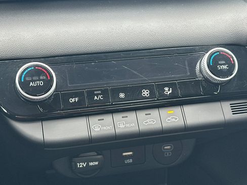 Used 2025 Hyundai Elantra Blue image 22