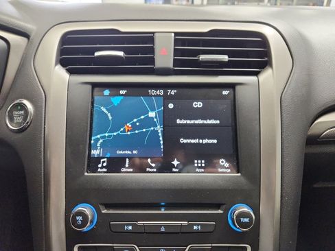 Used 2017 Ford Fusion SE w/ Fusion SE Technology Package FWD image 16