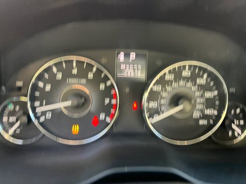 Used 2011 Subaru Outback 2.5i Premium w/ All-Weather Pkg AWD/4WD image 14