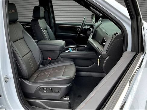 New 2026 Chevrolet Tahoe High Country AWD/4WD image 11
