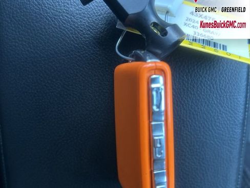 Used 2024 Volvo XC40 B5 Core image 40