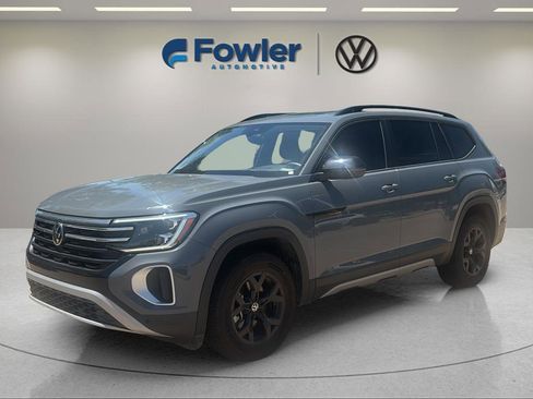 Used 2024 Volkswagen Atlas Peak Edition SEL AWD/4WD image 3