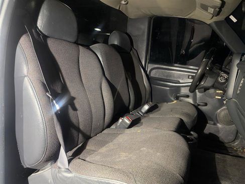 Used 2001 Chevrolet Silverado 1500 2WD Regular Cab w/ Firm Ride Suspension Pkg image 11