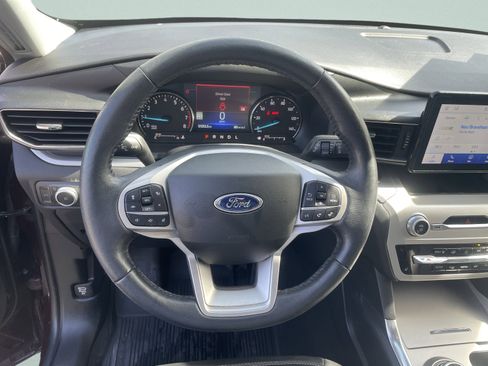 Used 2022 Ford Explorer XLT image 18