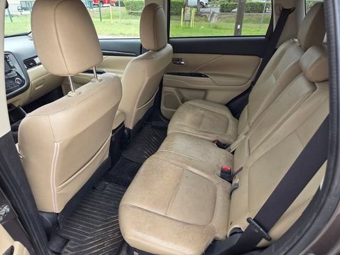 Used 2016 Mitsubishi Outlander GT AWD/4WD image 5