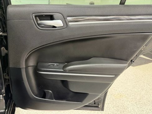 Used 2018 Chrysler 300 Touring image 19