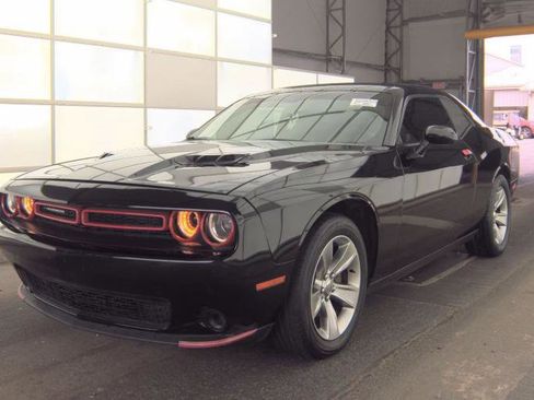 Used 2020 Dodge Challenger SXT image 2